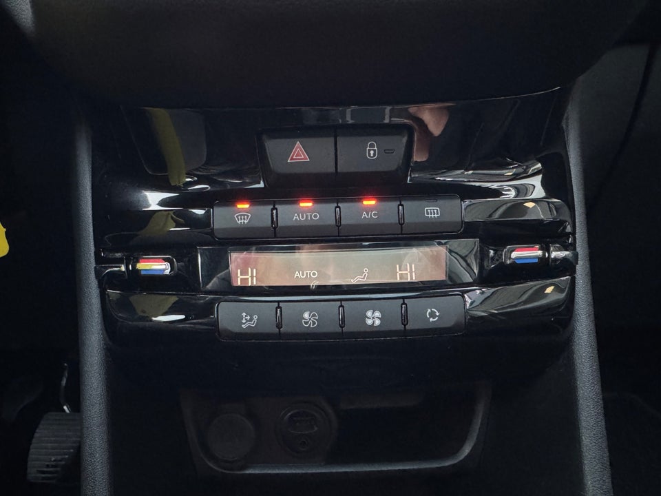 Peugeot 208 1,6 BlueHDi 100 Allure Sky 5d