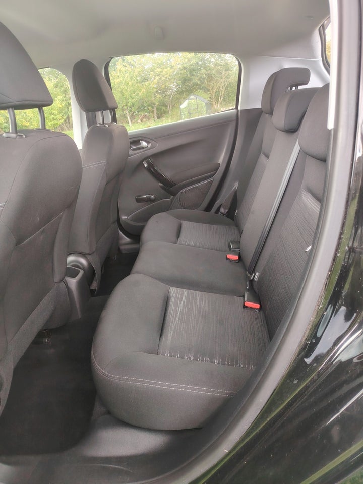 Peugeot 208 1,0 VTi Active 5d