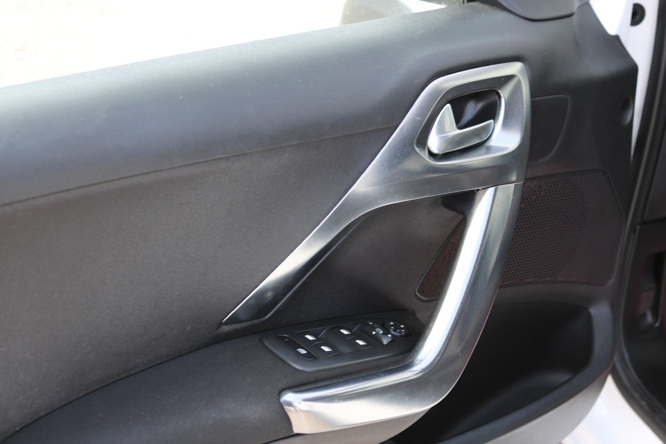 Peugeot 2008 1,6 BlueHDi 100 Allure 5d
