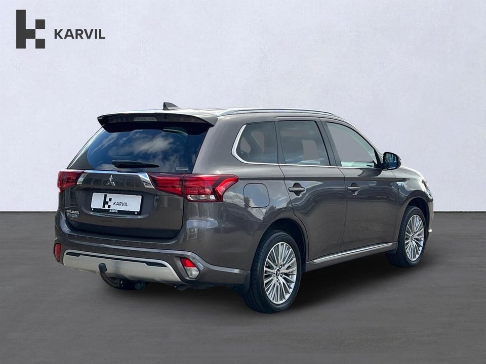 Mitsubishi Outlander 2,4 PHEV Invite CVT 4WD 5d
