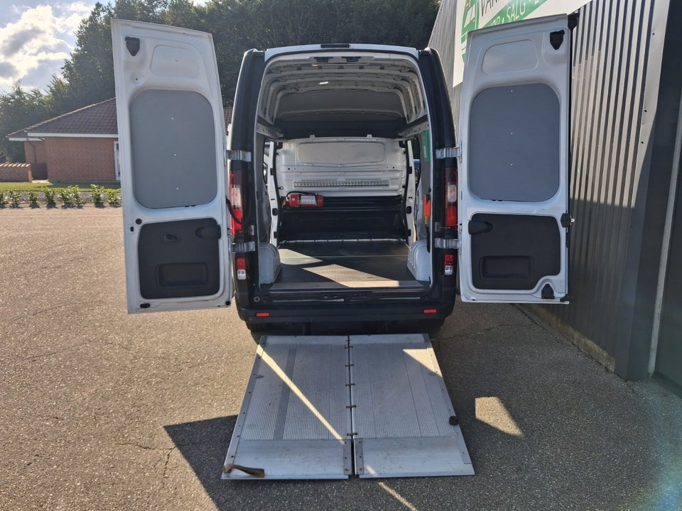 Renault Trafic T29 2,0 dCi 145 L2H2