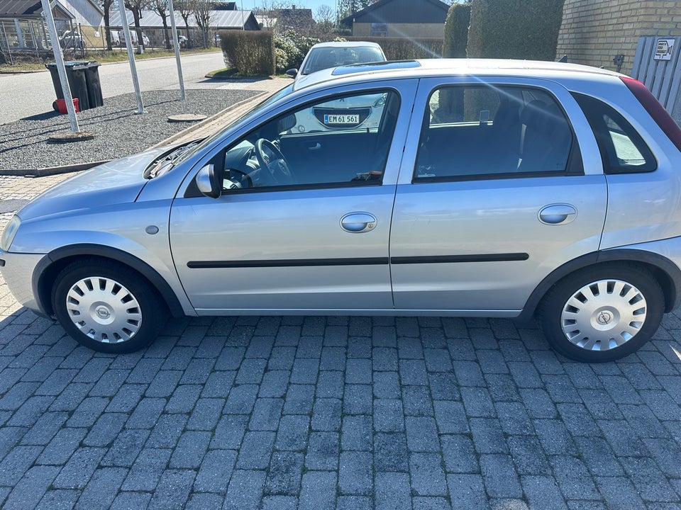 Opel Corsa 1,2 16V Enjoy 5d