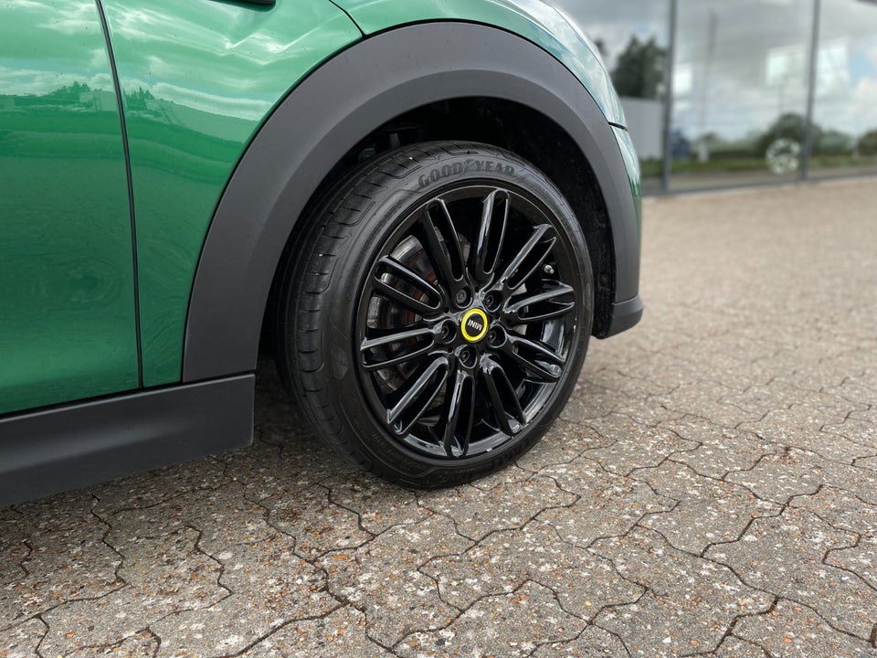 MINI Cooper SE Classic Trim 3d