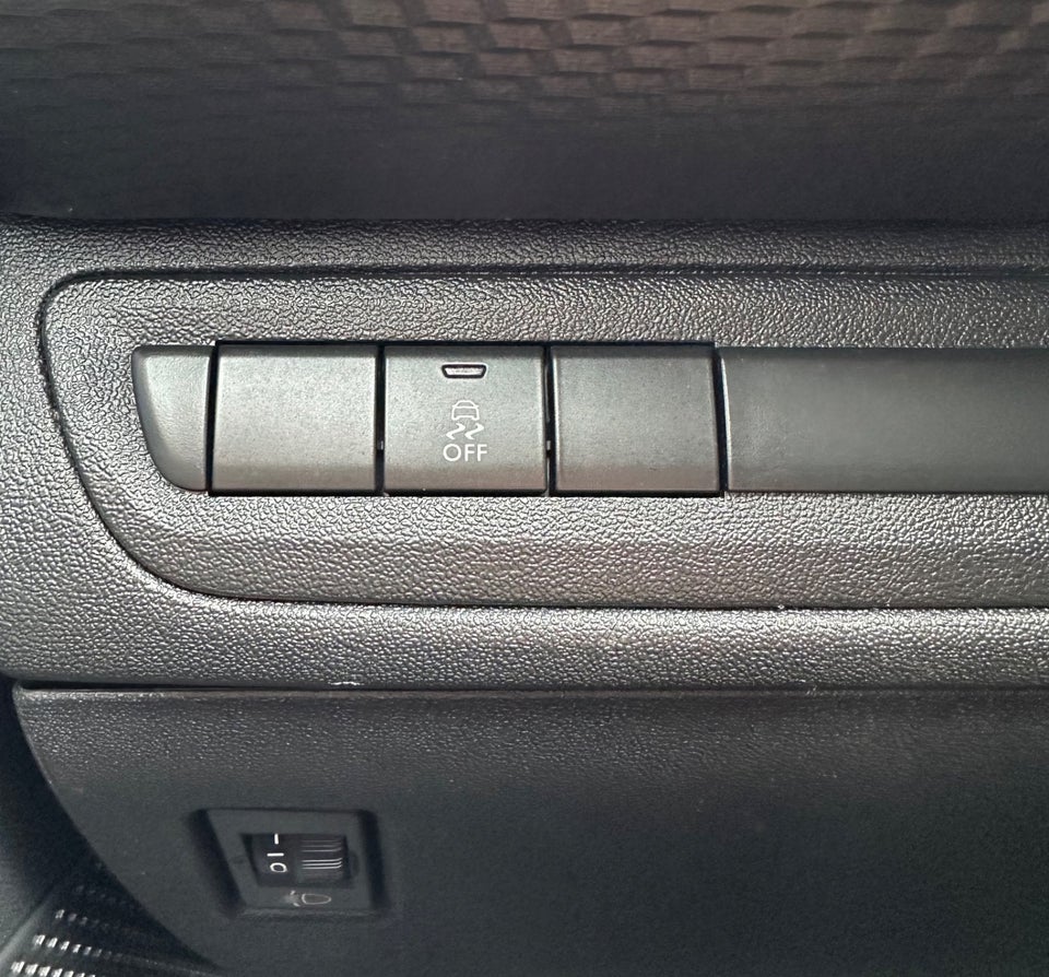 Peugeot 2008 1,2 VTi 82 Winter Edition 5d