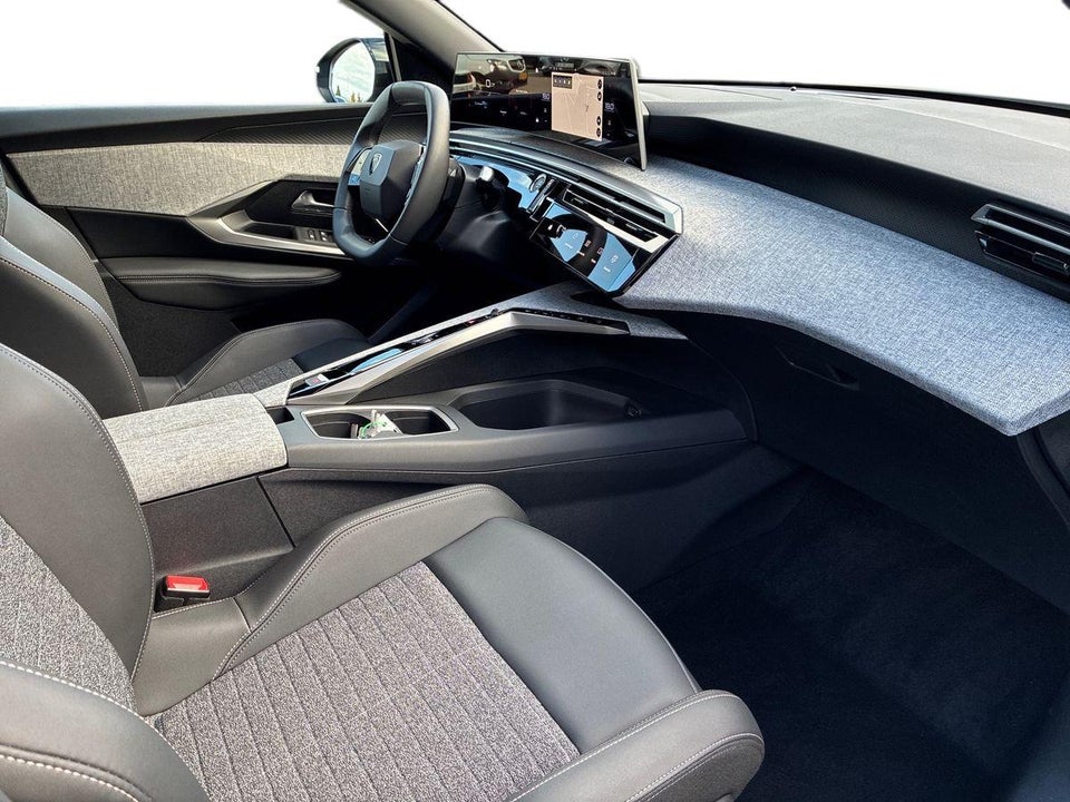 Peugeot e-3008 77 Allure 5d