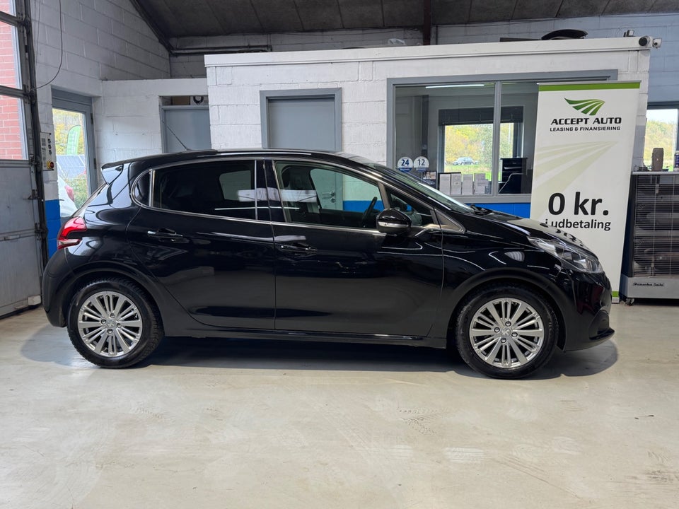 Peugeot 208 1,5 BlueHDi 100 Infinity Sky 5d