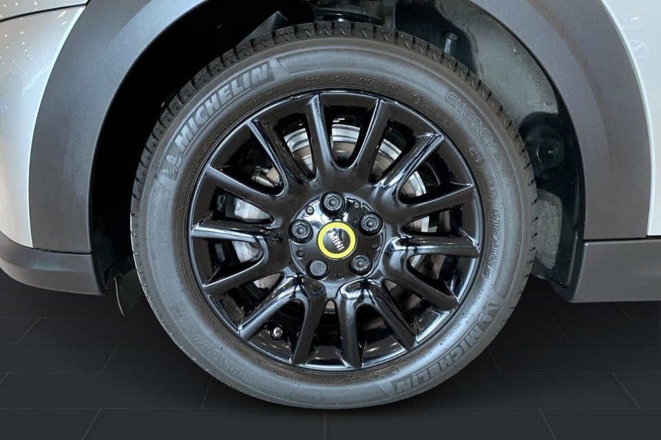 MINI Cooper SE Essential 3d