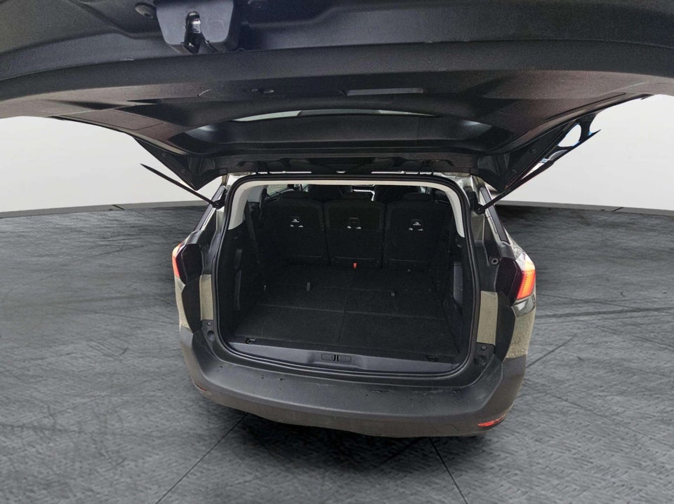 Peugeot 5008 1,2 e-THP 130 Active 7prs 5d