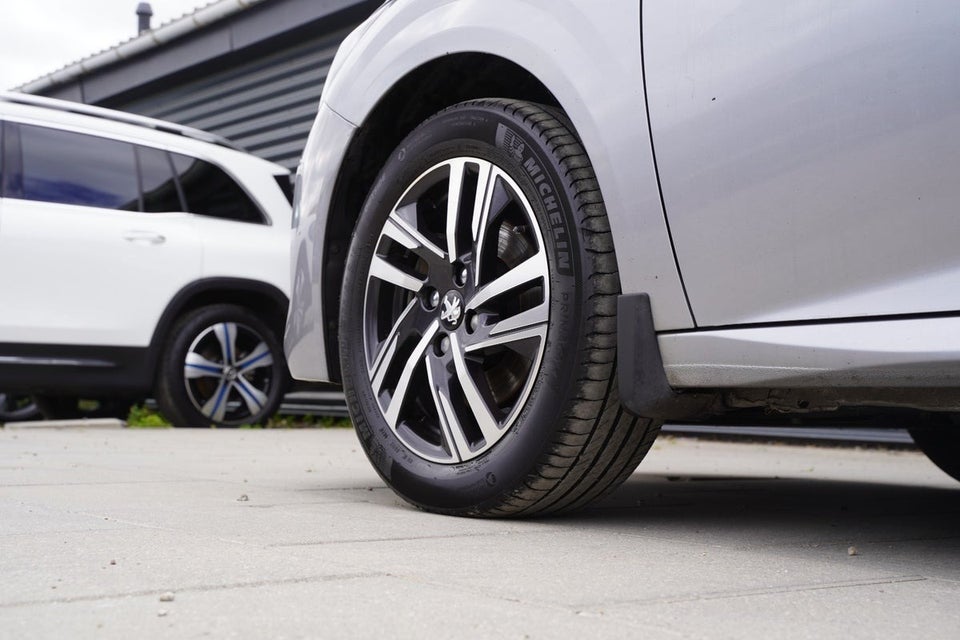 Peugeot 208 1,5 BlueHDi 100 Allure Sky 5d