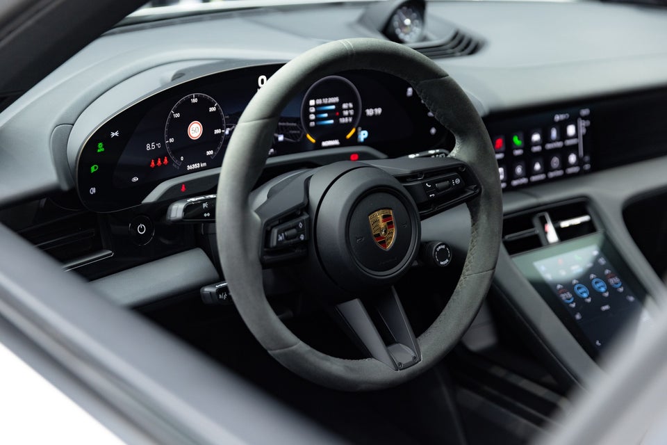 Porsche Taycan 4 Performance+ Cross Turismo 5d