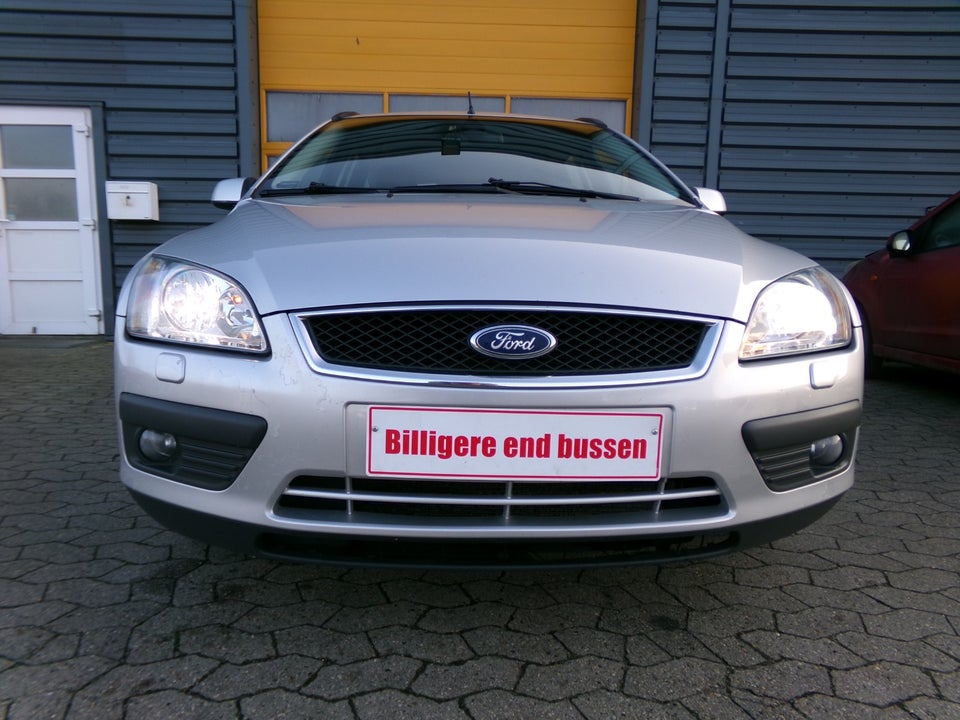 Ford Focus 1,6 Ti-VCT Ghia stc. 5d