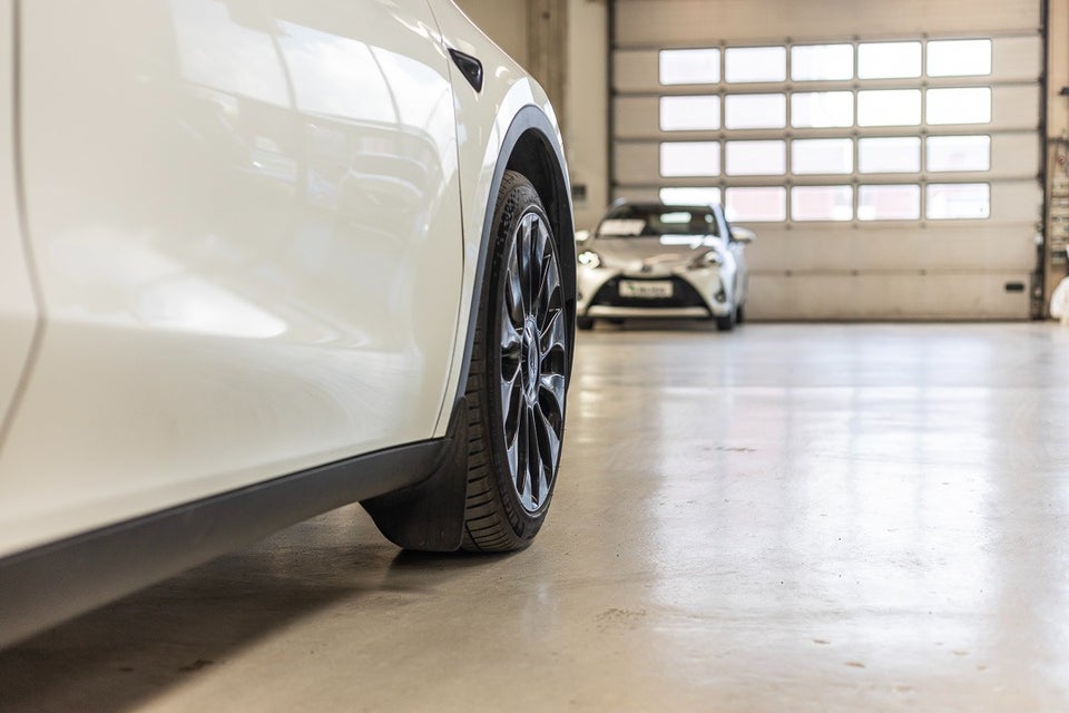 Tesla Model Y Long Range AWD 5d