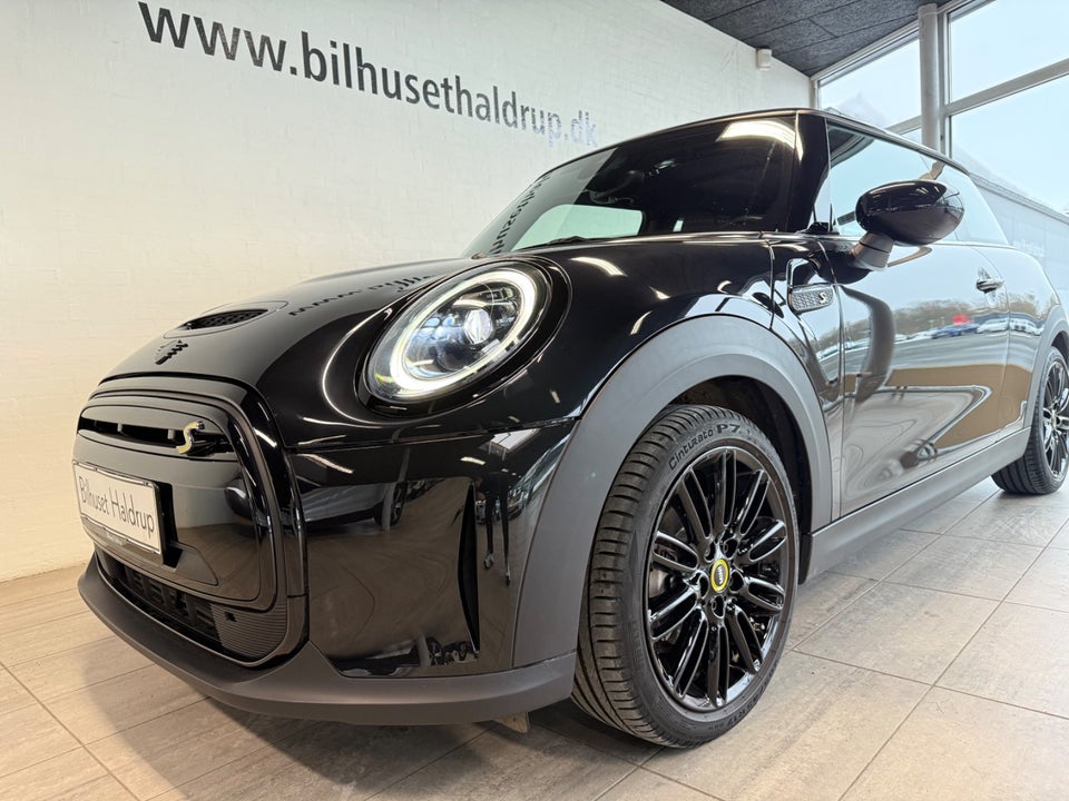 MINI Cooper SE Essential 3d