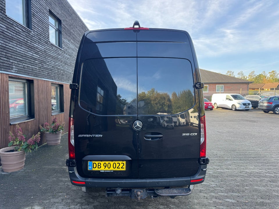 Mercedes Sprinter 319 3,0 CDi A2 Kassevogn RWD