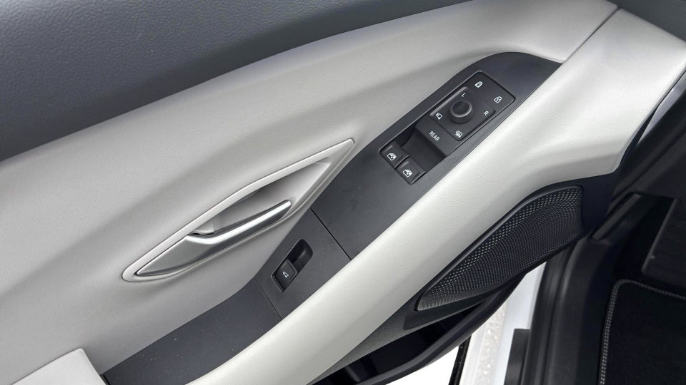 Ford Capri 82 Premium Extended Range 5d