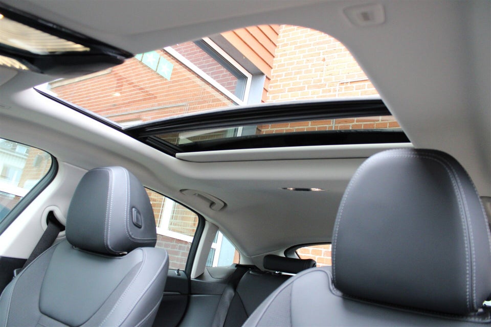 BMW i4 eDrive40 Charged 5d