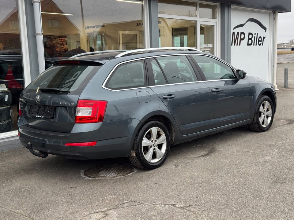 Skoda Octavia 1,6 TDi 110 Style Combi DSG 5d
