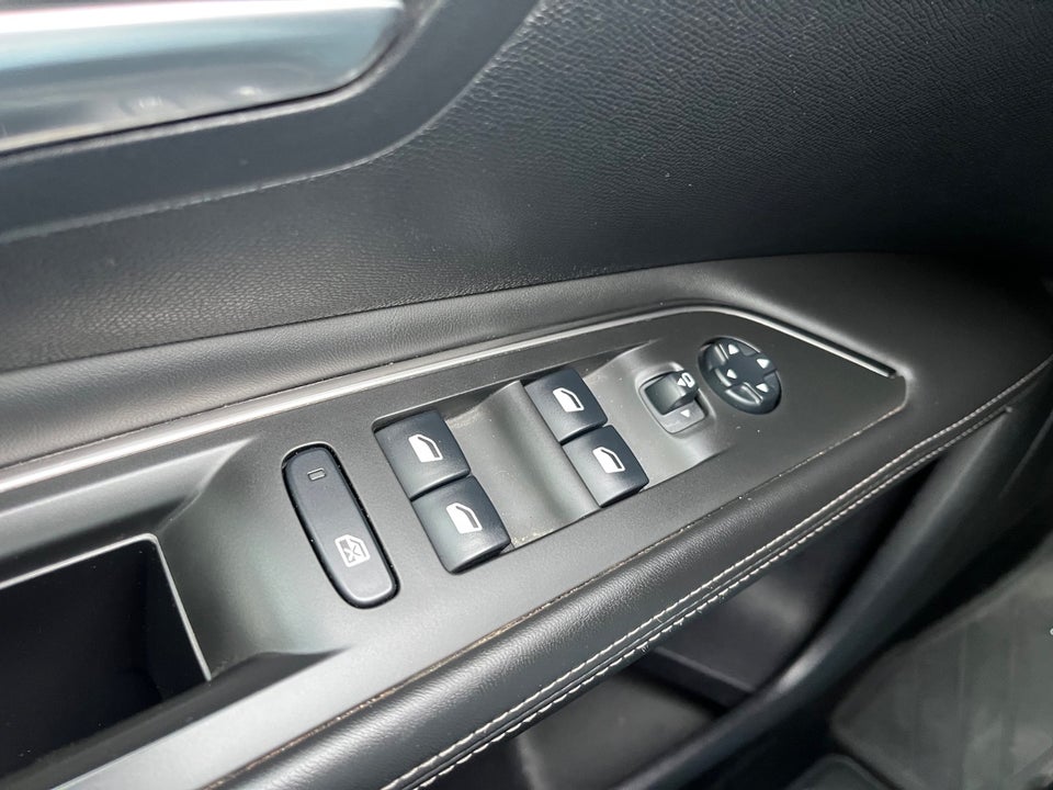 Peugeot 3008 1,2 e-THP 130 Allure 5d