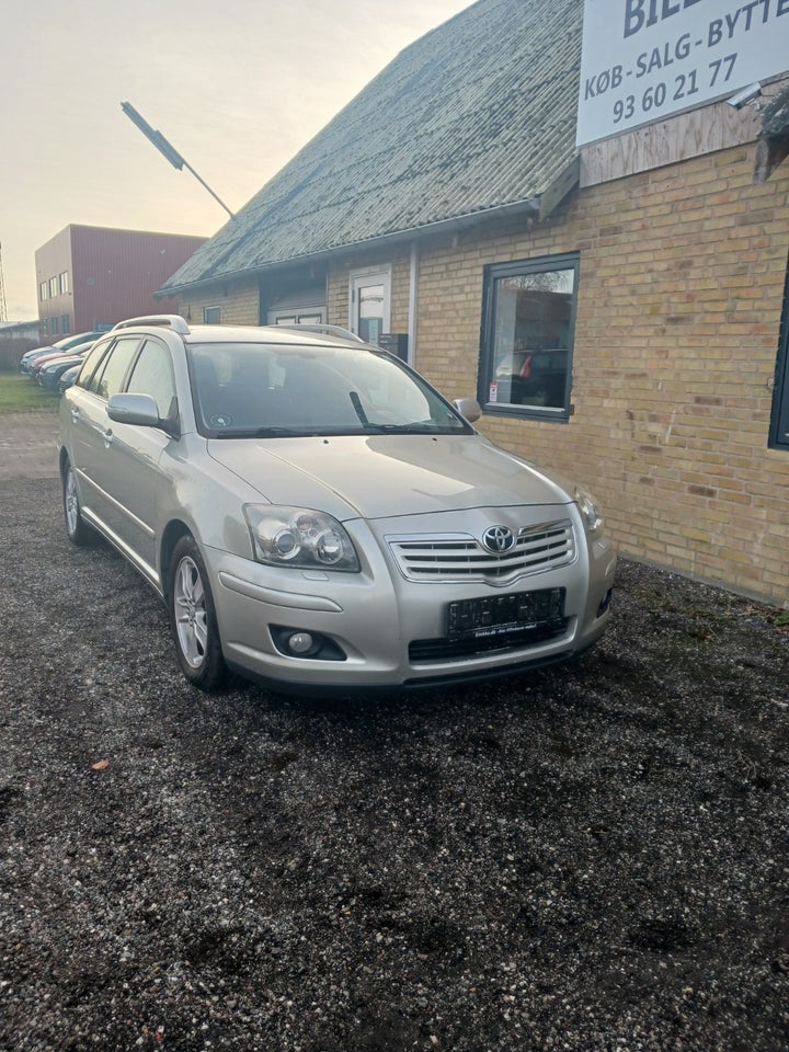 Toyota Avensis 2,0 Sol stc. 5d