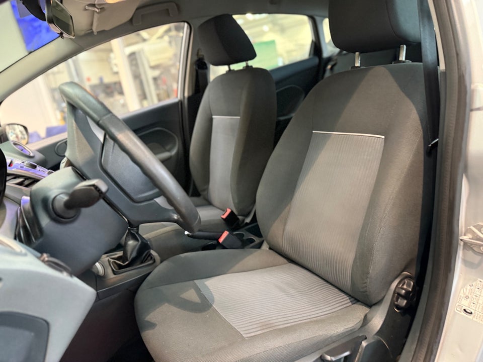 Ford Fiesta 1,6 Ti-VCT Titanium 5d