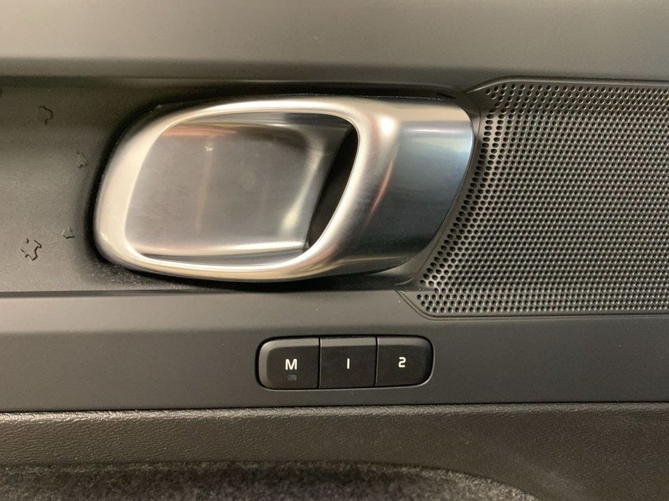 Volvo EX40 Extended Range Black Edition 5d