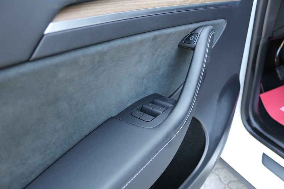 Tesla Model Y RWD 5d