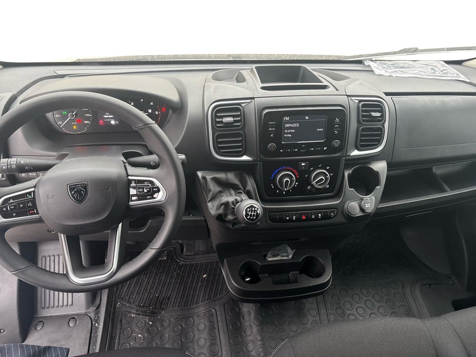 Peugeot Boxer 333 2,2 BlueHDi 140 L2H2 Premium