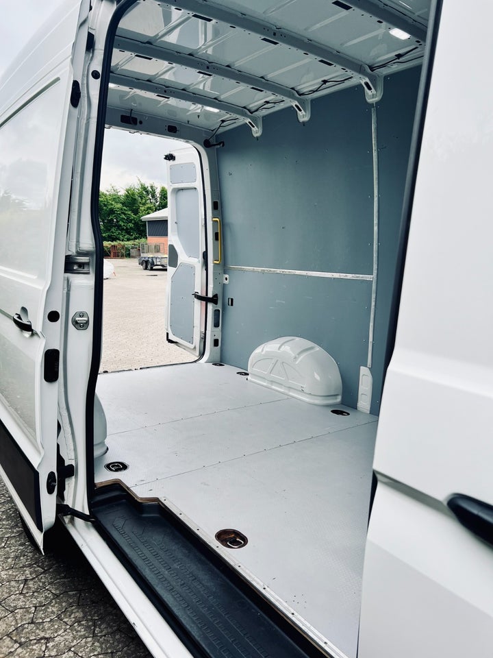 VW Crafter 30 2,0 TDi 140 Kassevogn L3H2