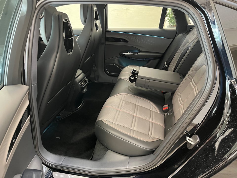 Hongqi EH7 111 Exclusive 4d