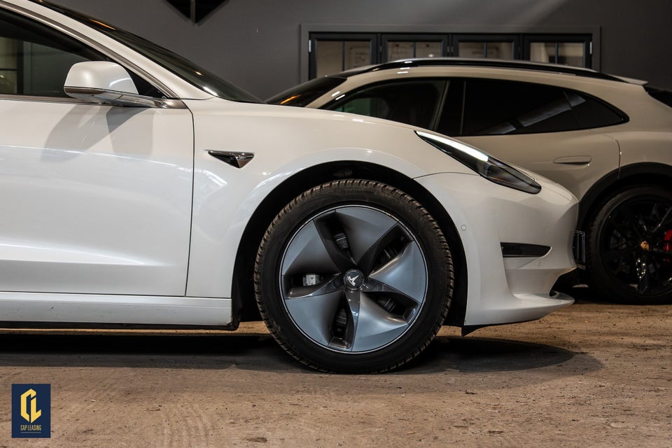 Tesla Model 3 Long Range AWD 4d