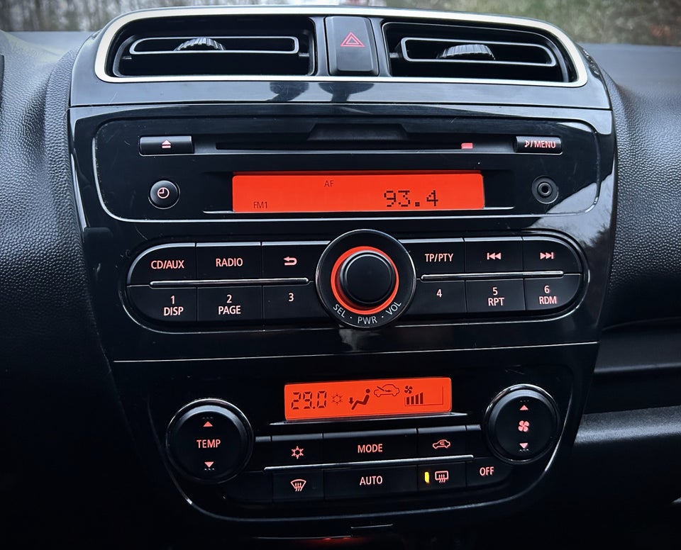 Mitsubishi Space Star 1,2 Black & White CVT 5d