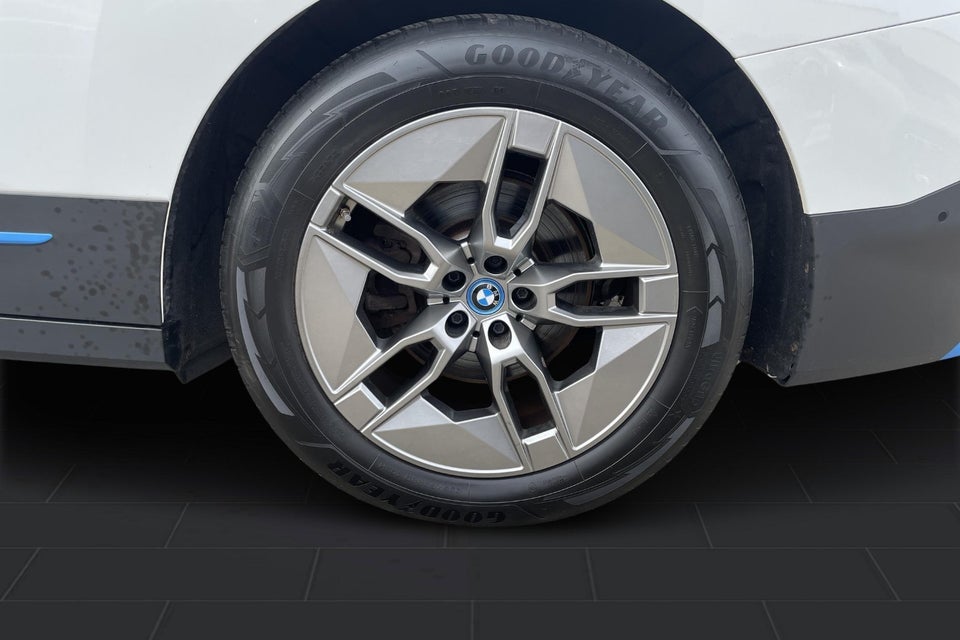 BMW iX xDrive40 Supercharged 5d