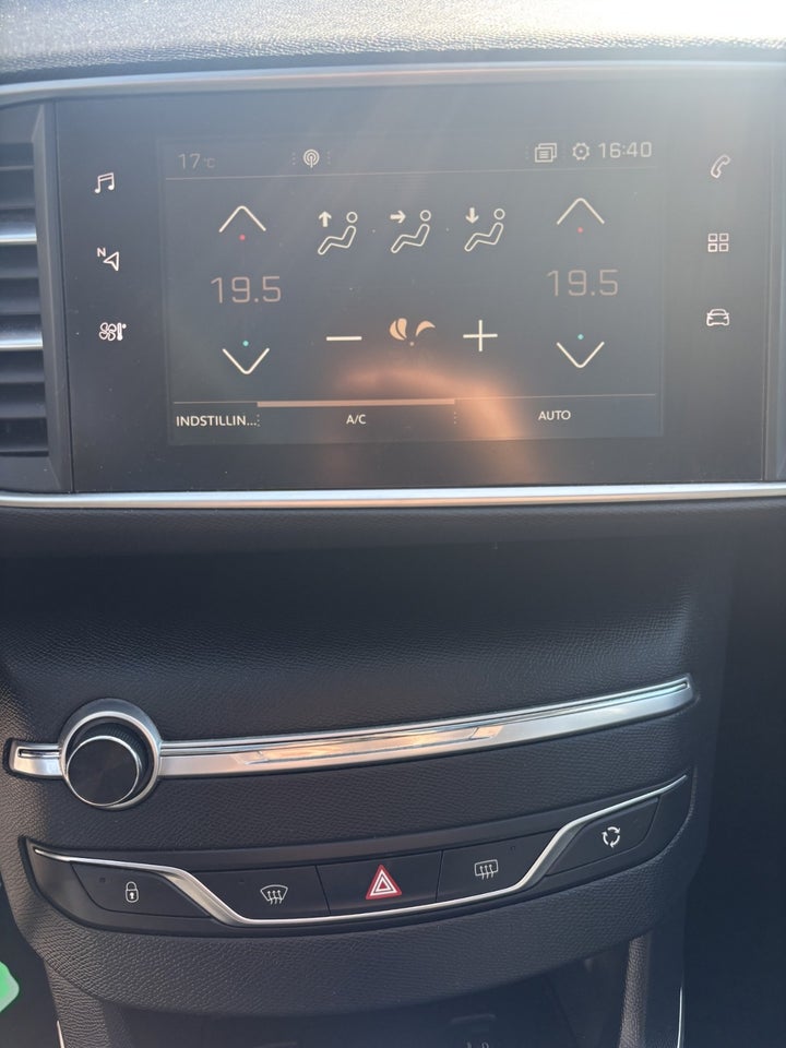 Peugeot 308 1,2 e-THP 130 Allure Sky 5d