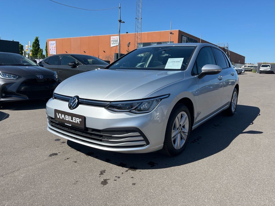 VW Golf VIII 1,5 eTSi 130 Life DSG 5d