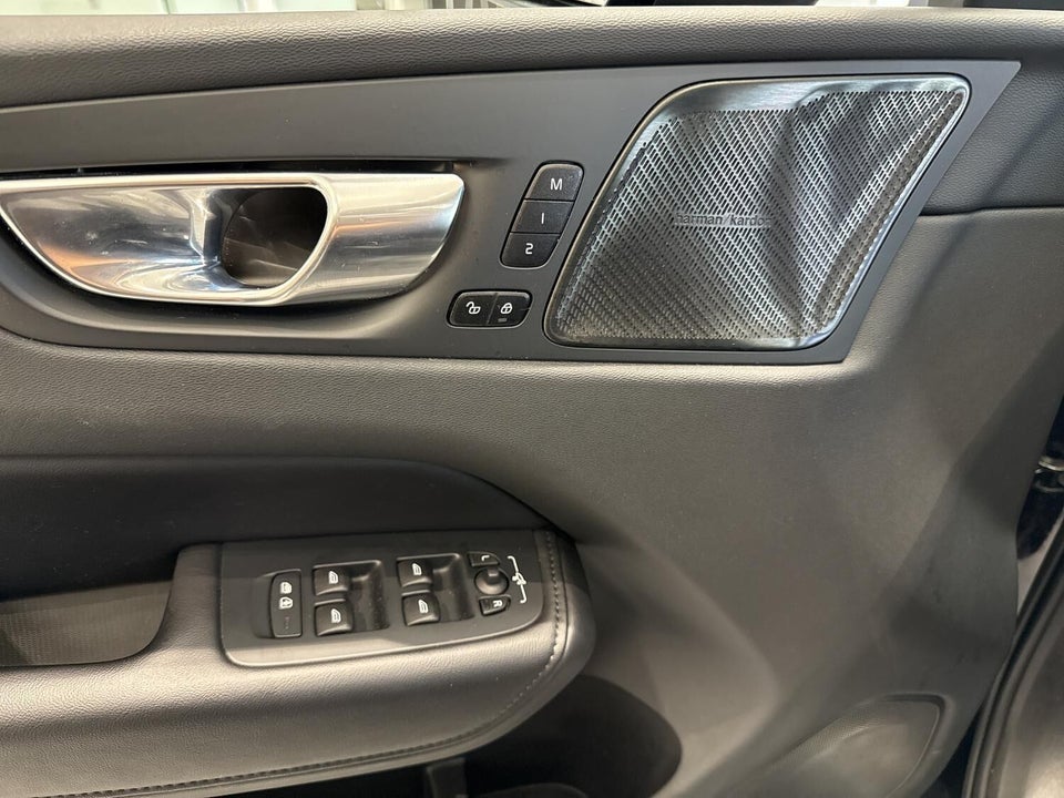 Volvo XC60 2,0 T6 ReCharge Ultimate Dark aut. AWD 5d