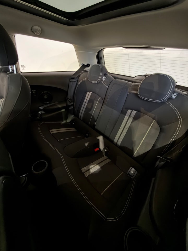 MINI Cooper SE Essential 3d