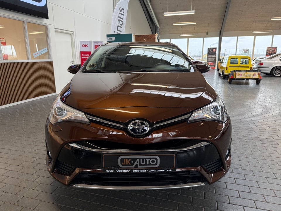 Toyota Avensis 1,8 VVT-i T2 Premium Touring Sports 5d