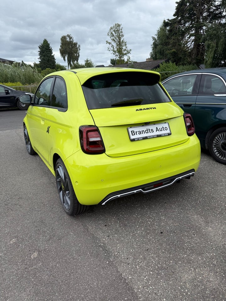 Abarth 500e Scorpionissima 3d