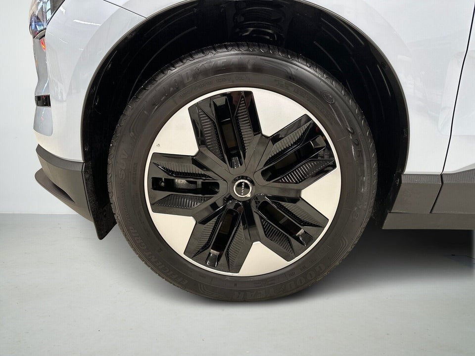 Volvo EX30 Standard Range Plus 5d