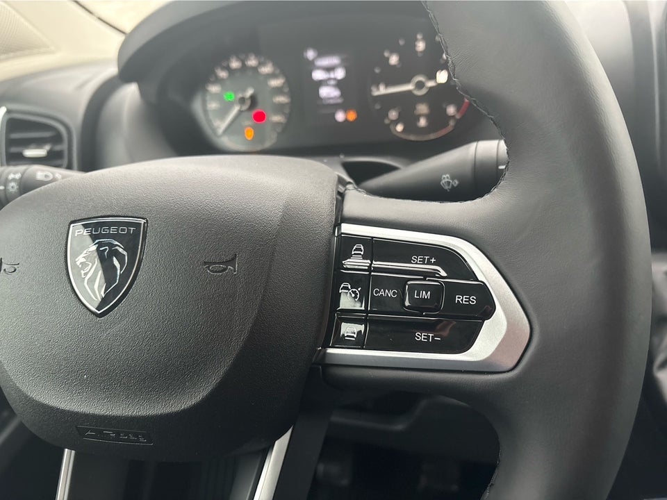 Peugeot Boxer 333 2,2 BlueHDi 140 L2H2 Premium