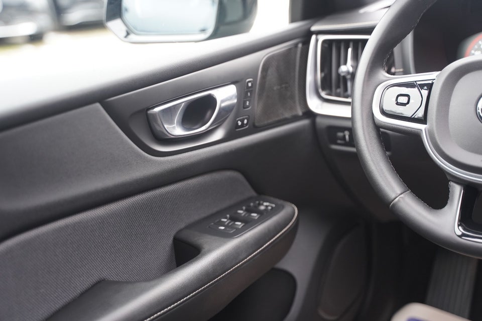 Volvo V60 2,0 T6 ReCharge R-Design aut. AWD 5d