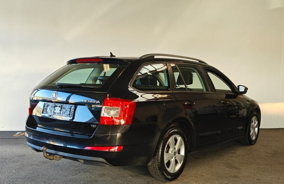 Skoda Octavia 1,6 TDi 105 Elegance Combi DSG 5d