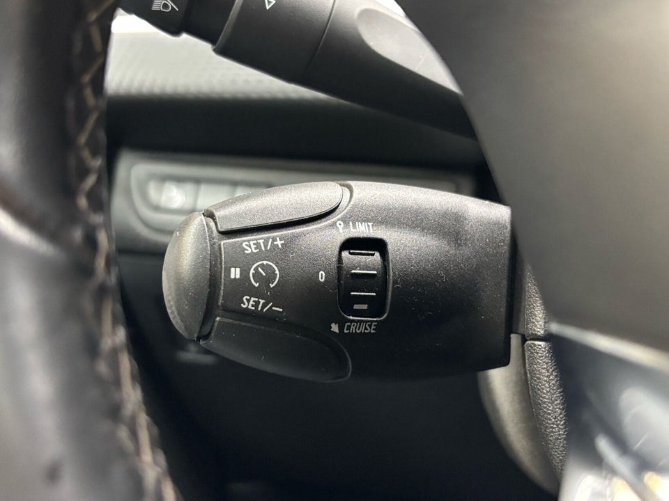 Peugeot 2008 1,5 BlueHDi 100 Exclusive Sky 5d