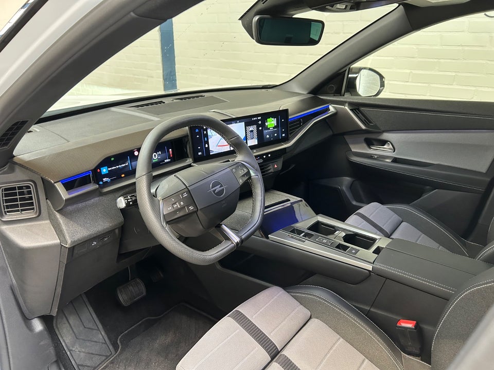 Opel Grandland-e 73 GS Sky 5d