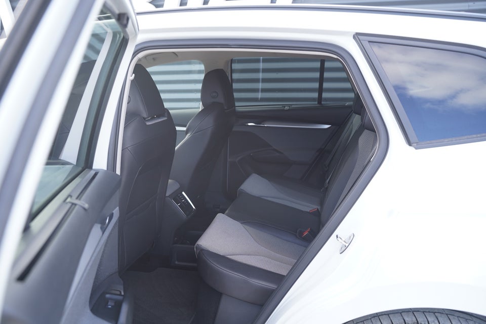 Skoda Enyaq 60 iV Loft 5d