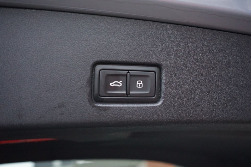 Audi Q4 e-tron 40 S-line 5d