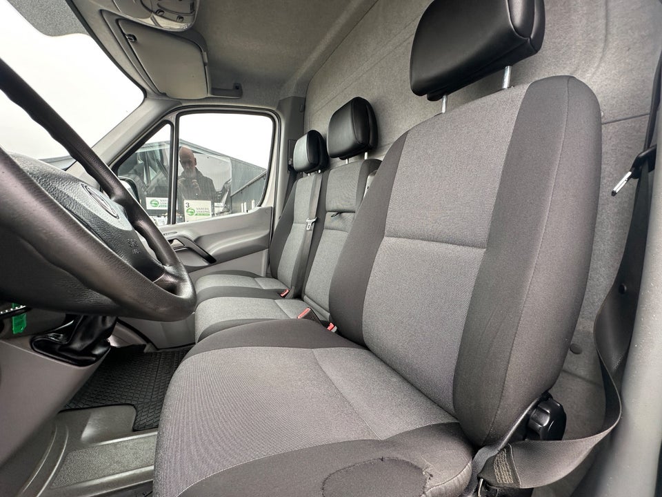 VW Crafter 2,0 TDi 163 Kassevogn L