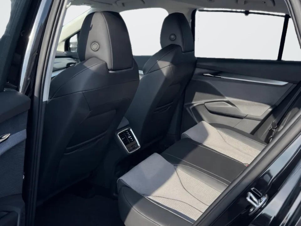 Skoda Enyaq 60 iV Loft 5d