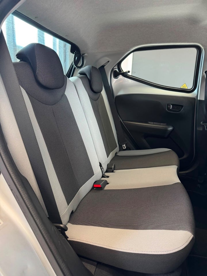 Toyota Aygo 1,0 VVT-i x-play x-touch 5d