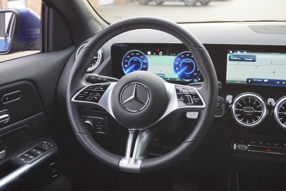 Mercedes EQA300 Progressive 4Matic 5d